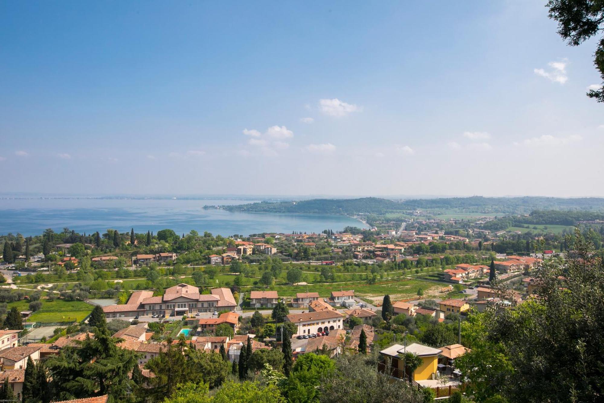 Appartamento Di Tommaso - Happy Rentals Desenzano del Garda Eksteriør billede